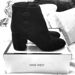 Like new  Nine West boots